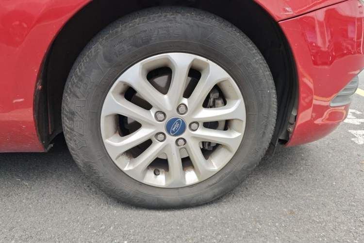 Used Ford Focus 2013 Hatchback Classic 1.8L Automatic Base Model Right Front Wheel Hub