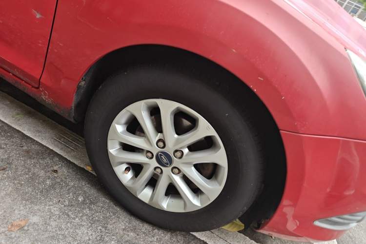 Used Ford Focus 2013 Hatchback Classic 1.8L Manual Base Model Right Front Wheel Hub