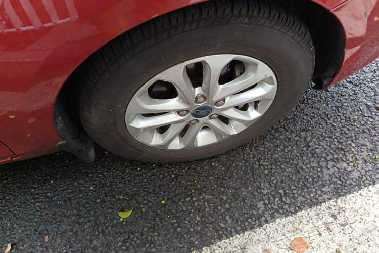 Used Ford Focus 2013 Hatchback Classic 1.8L Automatic Base Model Right Front Wheel Hub