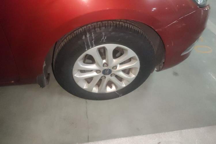 Used Ford Focus 2013 Hatchback Classic 1.8L Manual Base Model Right Front Wheel Hub