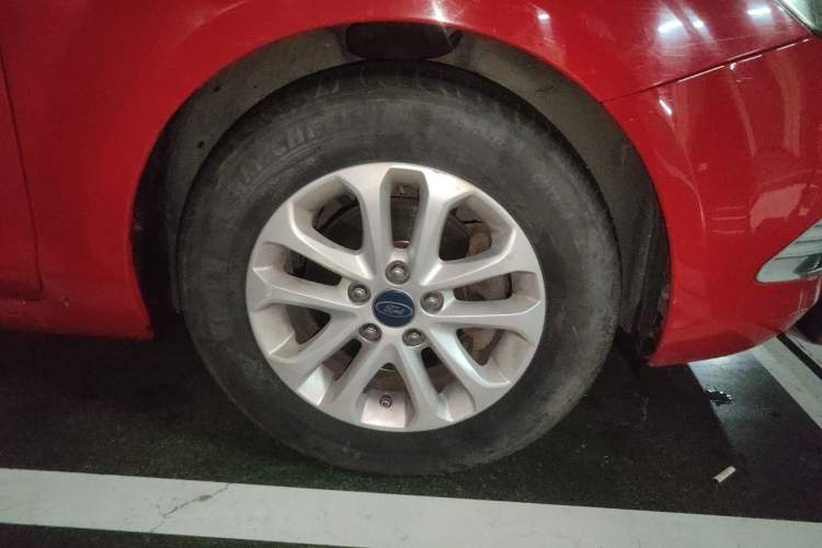 Used Ford Focus 2013 Hatchback Classic 1.8L Manual Base Model Right Front Wheel Hub