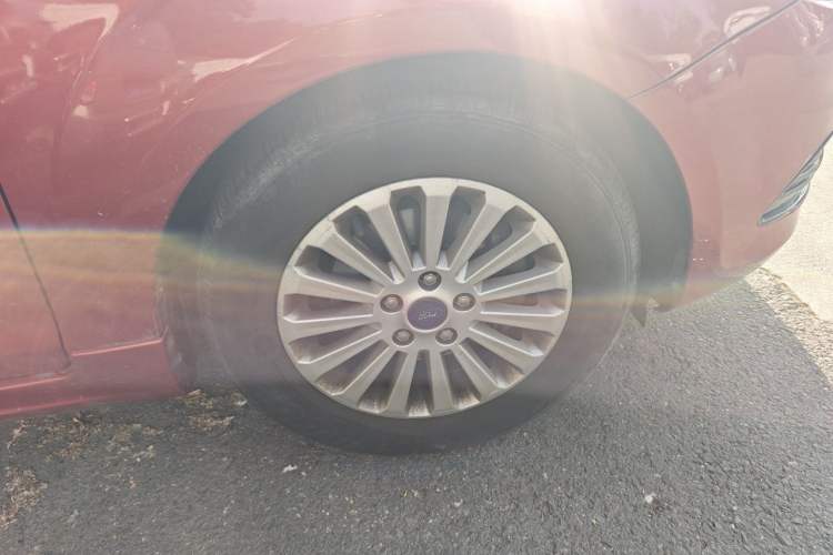 Used Ford Focus 2013 Hatchback Classic 1.8L Manual Fashion Edition Right Front Wheel Hub