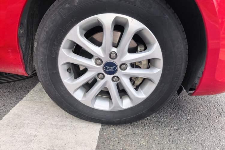 Used Ford Focus 2013 Hatchback Classic 1.8L Automatic Base Model Right Front Wheel Hub
