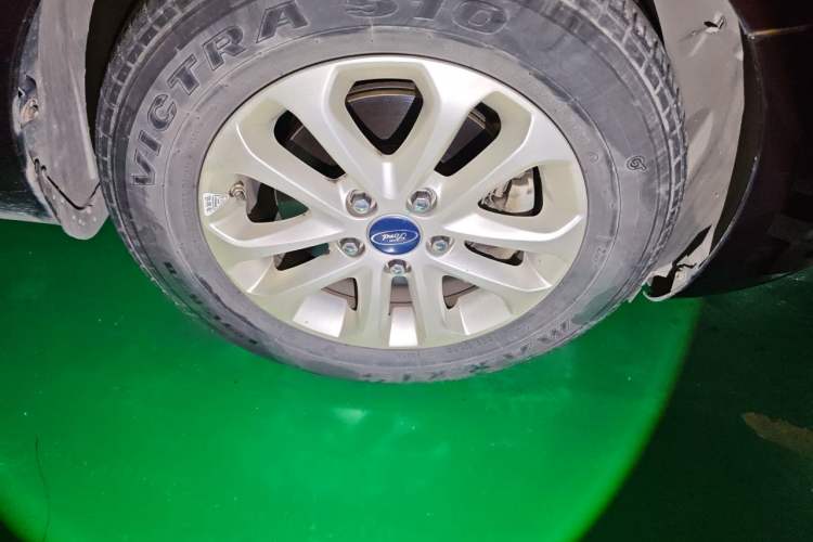 Used Ford Focus 2013 Sedan Classic 1.8L Automatic Base Model Right Front Wheel Hub