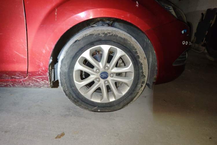 Used Ford Focus 2013 Hatchback Classic 1.8L Automatic Base Model Right Front Wheel Hub
