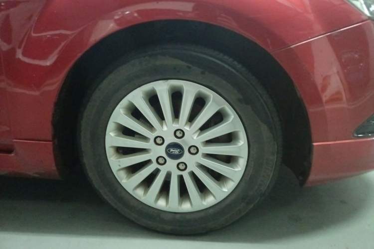 Used Ford Focus 2013 Hatchback Classic 1.8L Automatic Fashion Edition Right Front Wheel Hub