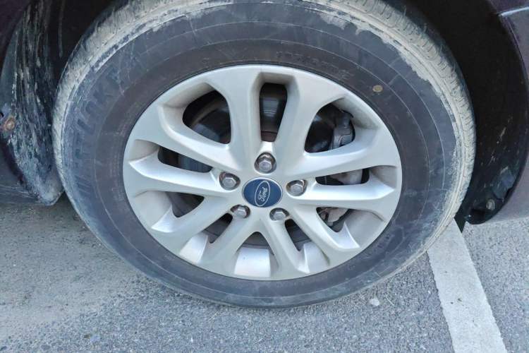 Used Ford Focus 2013 Sedan Classic 1.8L Manual Base Model Right Front Wheel Hub