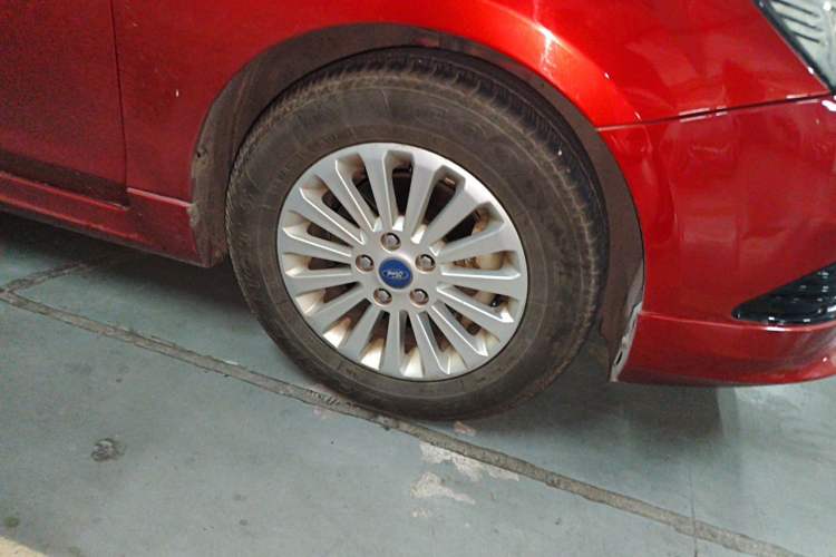 Used Ford Focus 2013 Hatchback Classic 1.8L Automatic Fashion Edition Right Front Wheel Hub
