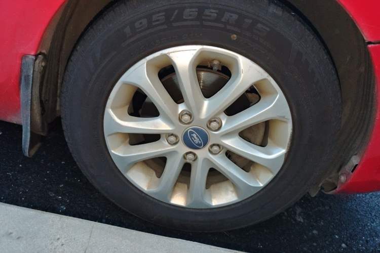 Used Ford Focus 2013 Hatchback Classic 1.8L Automatic Base Model Right Front Wheel Hub