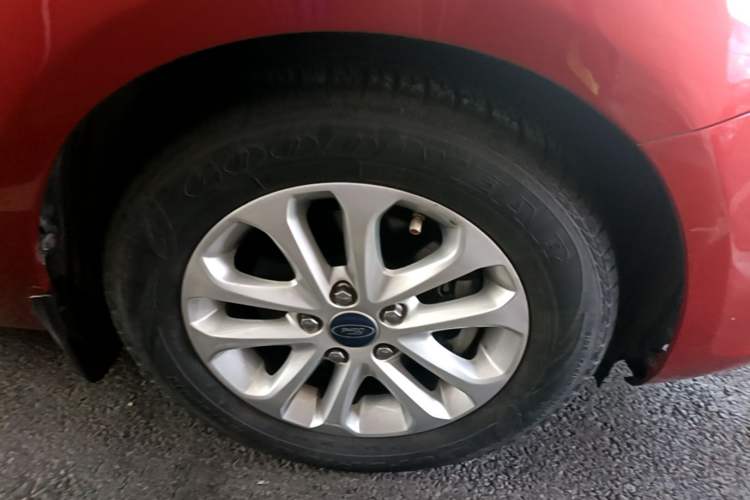 Used Ford Focus 2013 Hatchback Classic 1.8L Automatic Base Model Right Front Wheel Hub