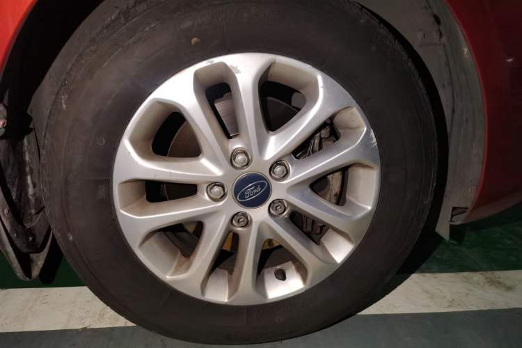 Used Ford Focus 2013 Sedan Classic 1.8L Automatic Base Model Right Front Wheel Hub
