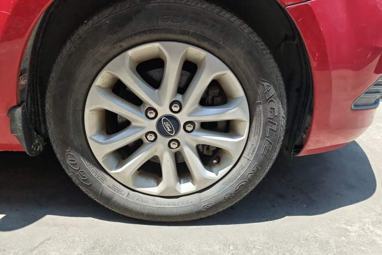 Used Ford Focus 2013 Hatchback Classic 1.8L Automatic Base Model Right Front Wheel Hub