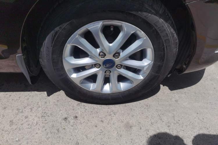 Used Ford Focus 2013 Sedan Classic 1.8L Manual Base Model Right Front Wheel Hub