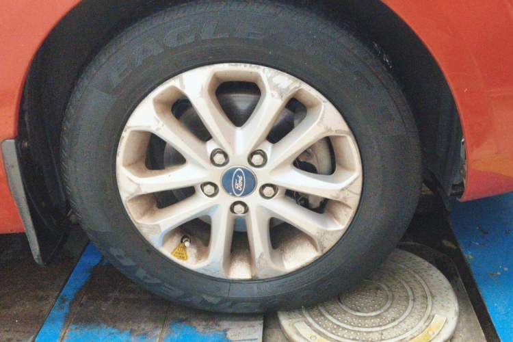 Used Ford Focus 2013 Hatchback Classic 1.8L Automatic Base Model Right Front Wheel Hub