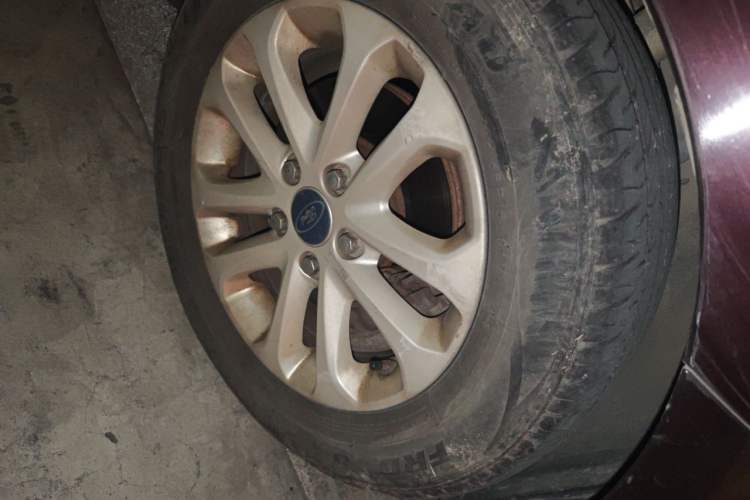 Used Ford Focus 2013 Sedan Classic 1.8L Manual Base Model Right Front Wheel Hub