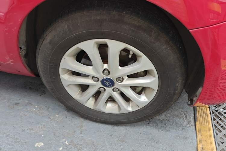 Used Ford Focus 2013 Hatchback Classic 1.8L Manual Base Model Right Front Wheel Hub