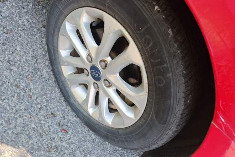 Used Ford Focus 2013 Hatchback Classic 1.8L Automatic Base Model Right Front Wheel Hub