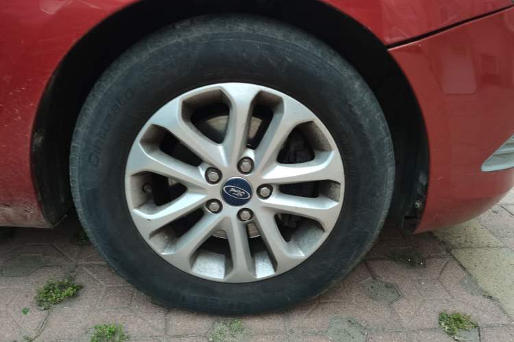 Used Ford Focus 2013 Hatchback Classic 1.8L Manual Base Model Right Front Wheel Hub
