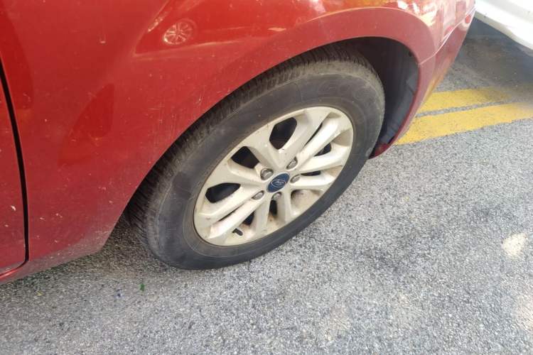 Used Ford Focus 2013 Hatchback Classic 1.8L Automatic Base Model Right Front Wheel Hub