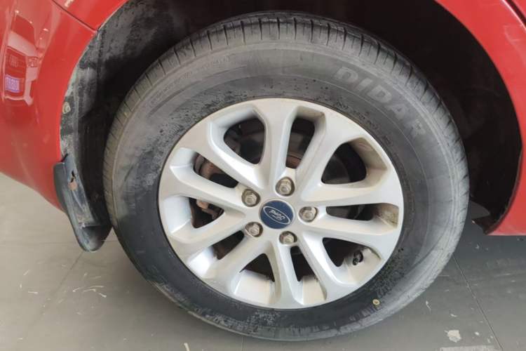 Used Ford Focus 2013 Hatchback Classic 1.8L Automatic Base Model Right Rear Wheel Hub