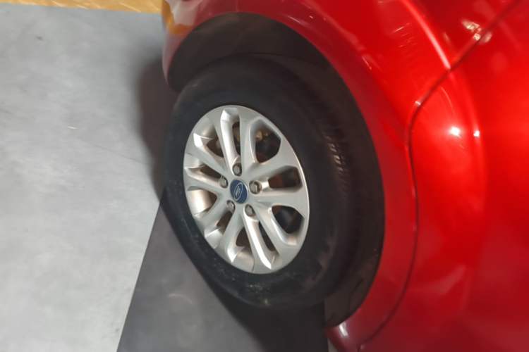 Used Ford Focus 2013 Hatchback Classic 1.8L Automatic Base Model Right Rear Wheel Hub