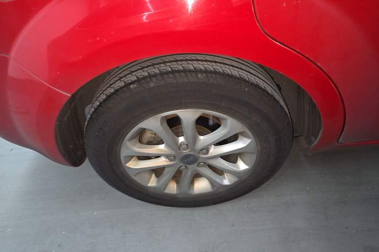 Used Ford Focus 2013 Hatchback Classic 1.8L Automatic Base Model Right Rear Wheel Hub