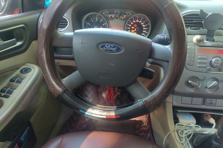 Used Ford Focus 2013 Sedan Classic 1.8L Manual Base Model Steering Wheel