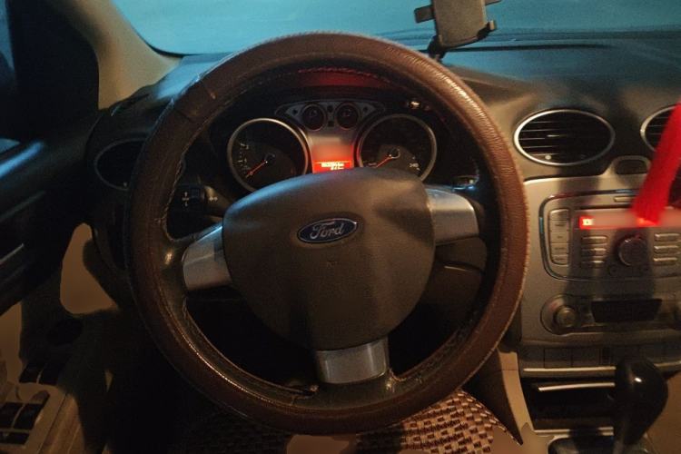 Used Ford Focus 2013 Sedan Classic 1.8L Automatic Fashion Edition Steering Wheel