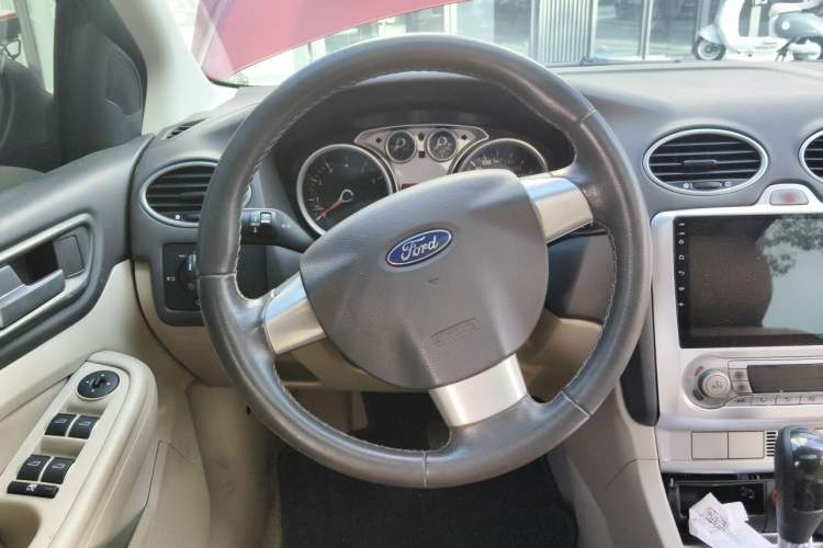 Used Ford Focus 2013 Sedan Classic 1.8L Automatic Fashion Edition Steering Wheel