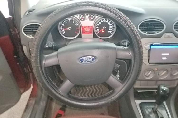 Used Ford Focus 2013 Hatchback Classic 1.8L Automatic Base Model Steering Wheel