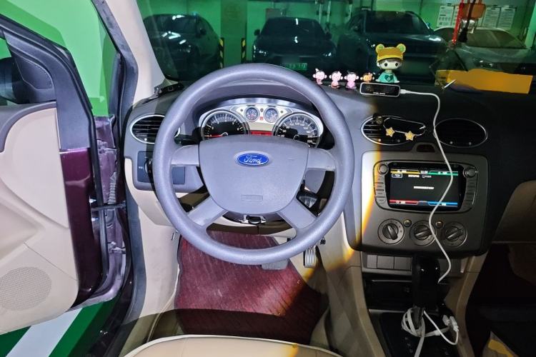 Used Ford Focus 2013 Sedan Classic 1.8L Automatic Base Model Steering Wheel