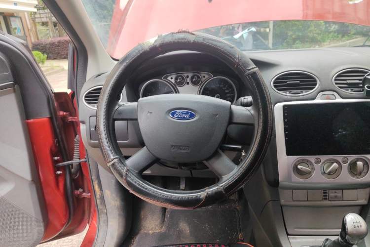 Used Ford Focus 2013 Hatchback Classic 1.8L Manual Base Model Steering Wheel