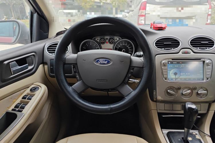 Used Ford Focus 2013 Sedan Classic 1.8L Automatic Base Model Steering Wheel