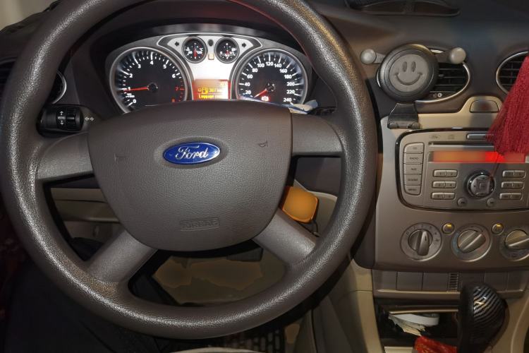 Used Ford Focus 2013 Sedan Classic 1.8L Automatic Base Model Steering Wheel