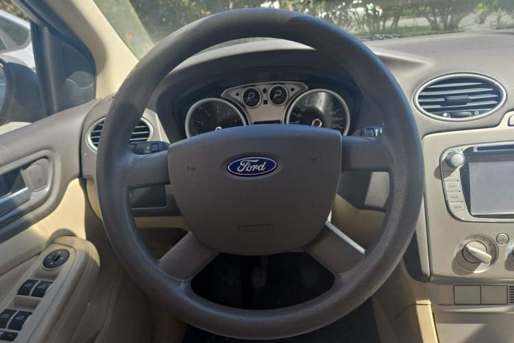 Used Ford Focus 2013 Sedan Classic 1.8L Manual Base Model Steering Wheel