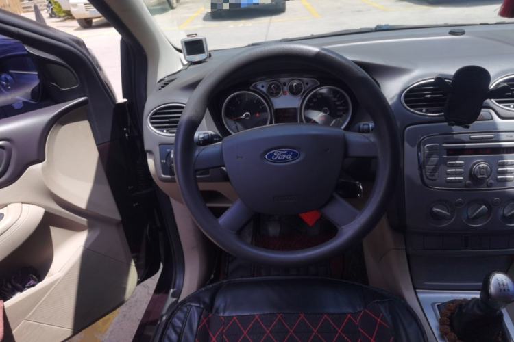 Used Ford Focus 2013 Sedan Classic 1.8L Manual Base Model Steering Wheel