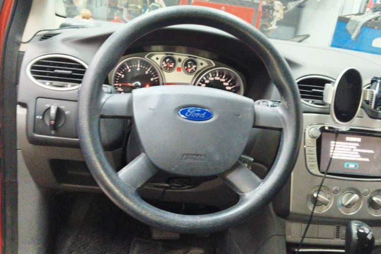 Used Ford Focus 2013 Hatchback Classic 1.8L Automatic Base Model Steering Wheel