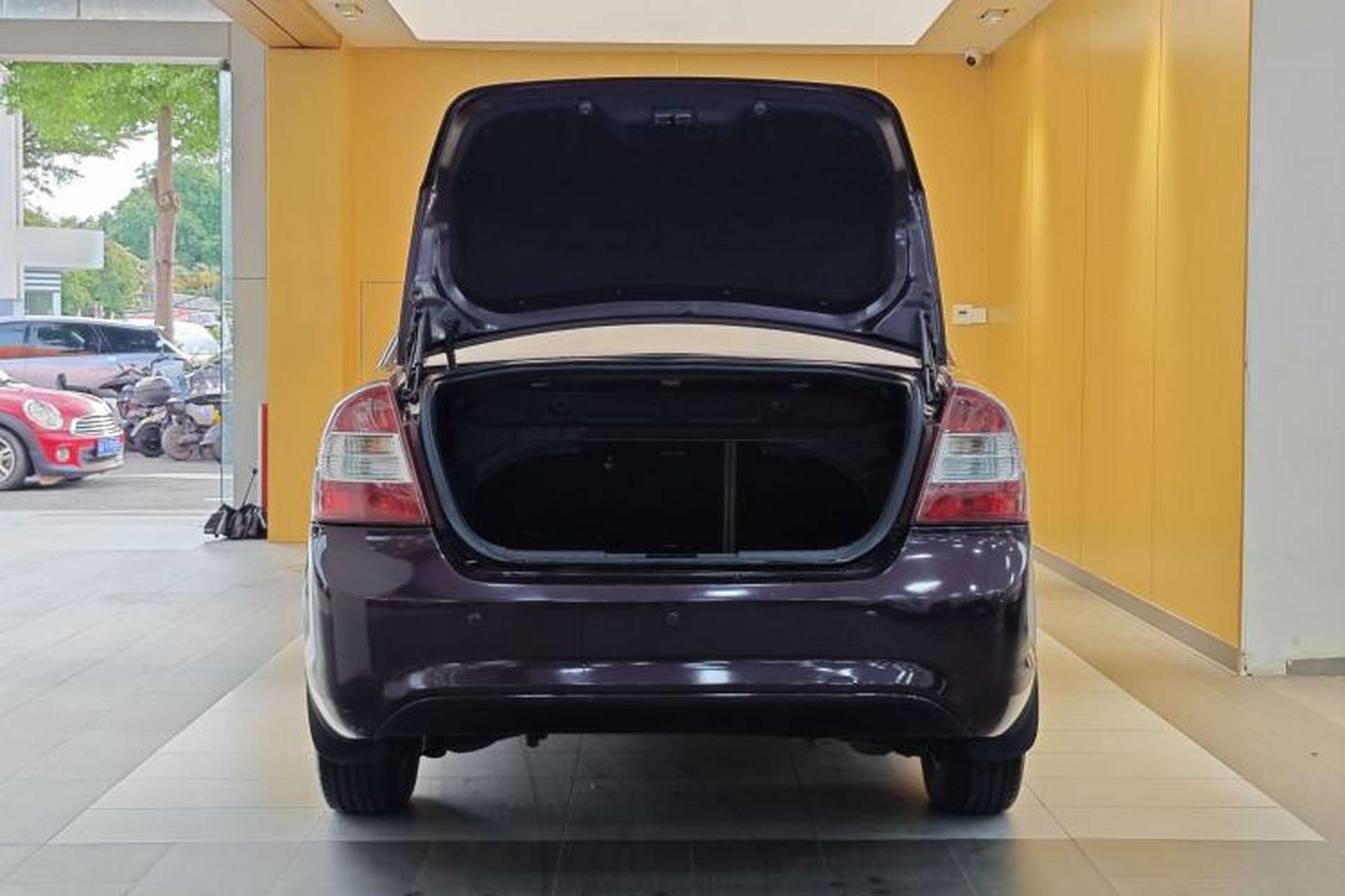 Used Ford Focus 2013 Sedan Classic 1.8L Automatic Fashion Edition Trunk