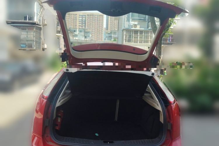 Used Ford Focus 2013 Hatchback Classic 1.8L Automatic Fashion Edition Trunk