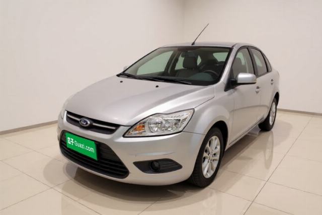 Ojetý Ford Focus 2013 Sedan Classic 1.8L Manual Base Model