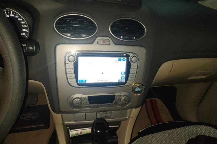 Used Ford Focus 2013 Sedan Classic 1.8L Automatic Fashion Edition Audio And AC Panel
