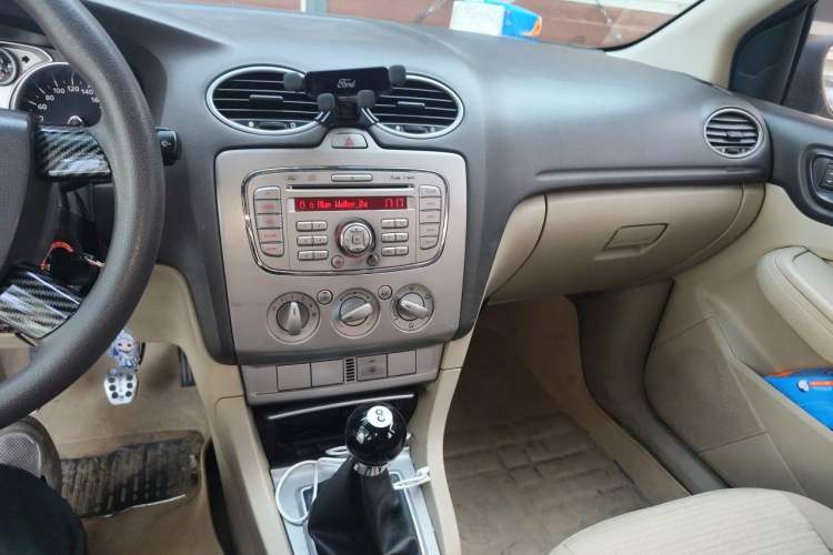 Used Ford Focus 2013 Sedan Classic 1.8L Manual Base Model Audio And AC Panel