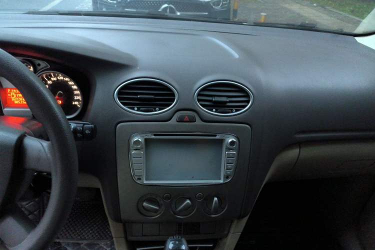 Used Ford Focus 2013 Sedan Classic 1.8L Automatic Base Model Audio And AC Panel