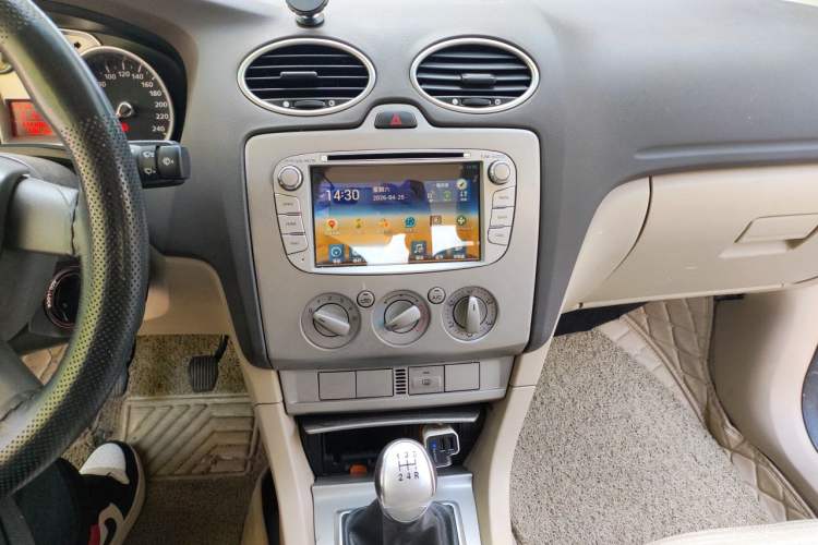 Used Ford Focus 2013 Sedan Classic 1.8L Manual Base Model Audio And AC Panel