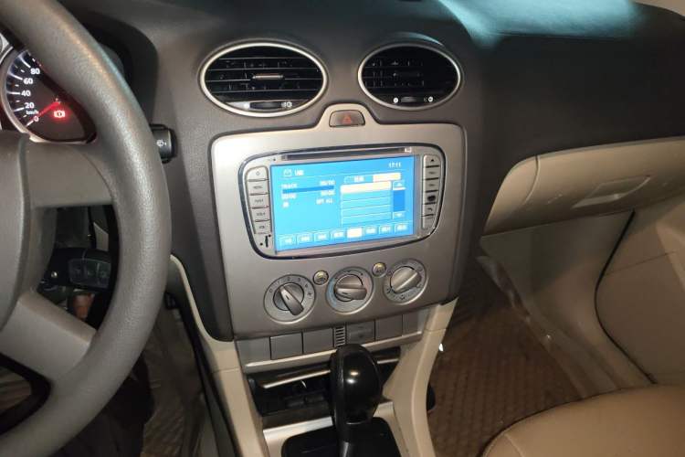 Used Ford Focus 2013 Sedan Classic 1.8L Automatic Base Model Audio And AC Panel
