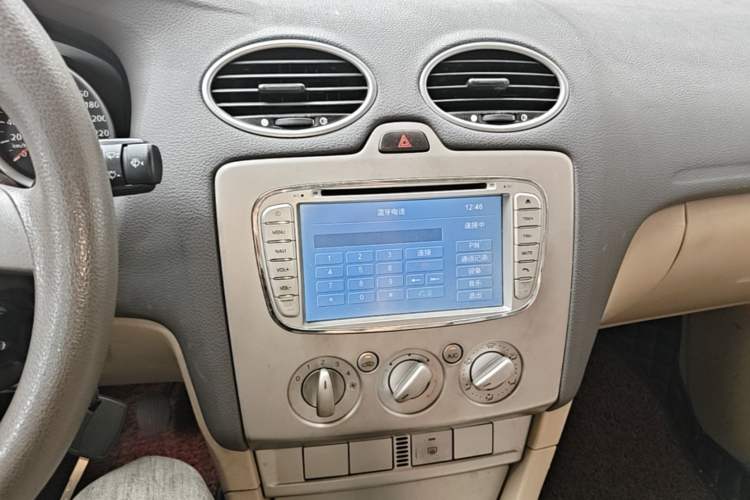 Used Ford Focus 2013 Sedan Classic 1.8L Manual Base Model Audio And AC Panel