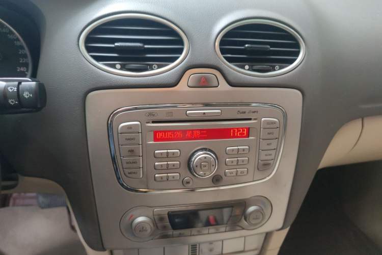 Used Ford Focus 2013 Hatchback Classic 1.8L Automatic Fashion Edition Audio And AC Panel