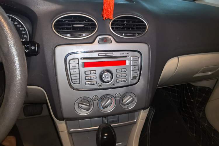 Used Ford Focus 2013 Sedan Classic 1.8L Automatic Base Model Audio And AC Panel