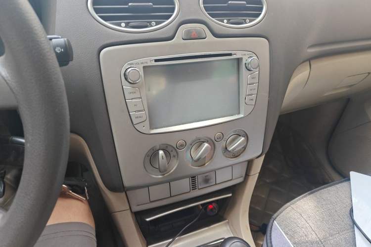 Used Ford Focus 2013 Sedan Classic 1.8L Manual Base Model Audio And AC Panel
