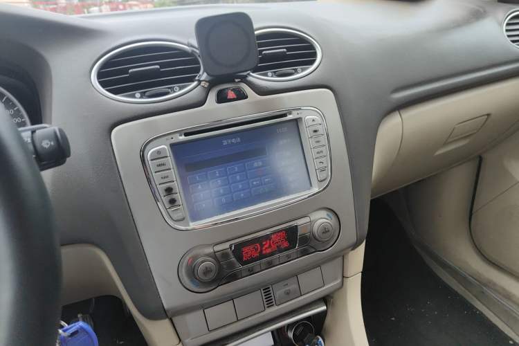 Used Ford Focus 2013 Sedan Classic 1.8L Manual Fashion Edition Audio And AC Panel